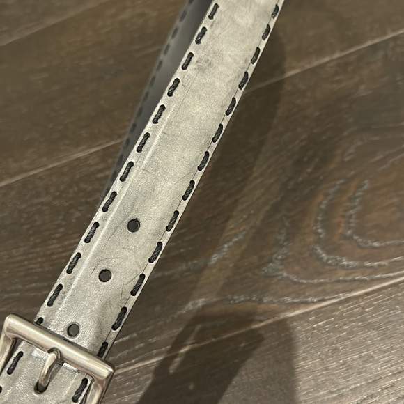 Men’s RED Saks Fifth Avenue belt size 36 - Picture 4 of 5